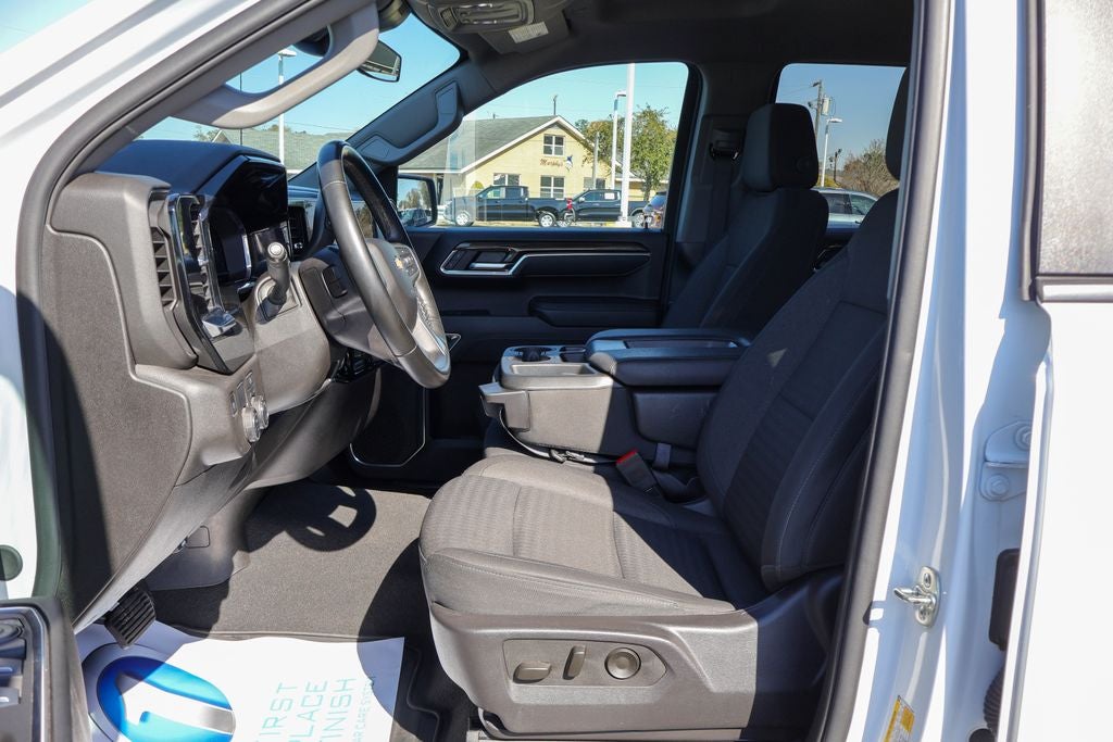 2025 Chevrolet Silverado 1500 LT