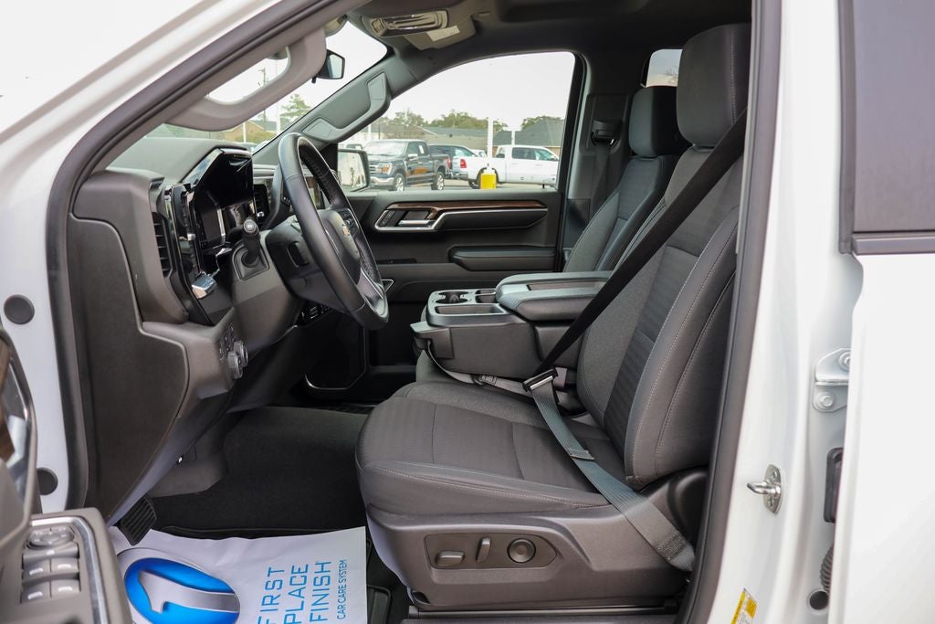 2025 Chevrolet Silverado 1500 LT LT1