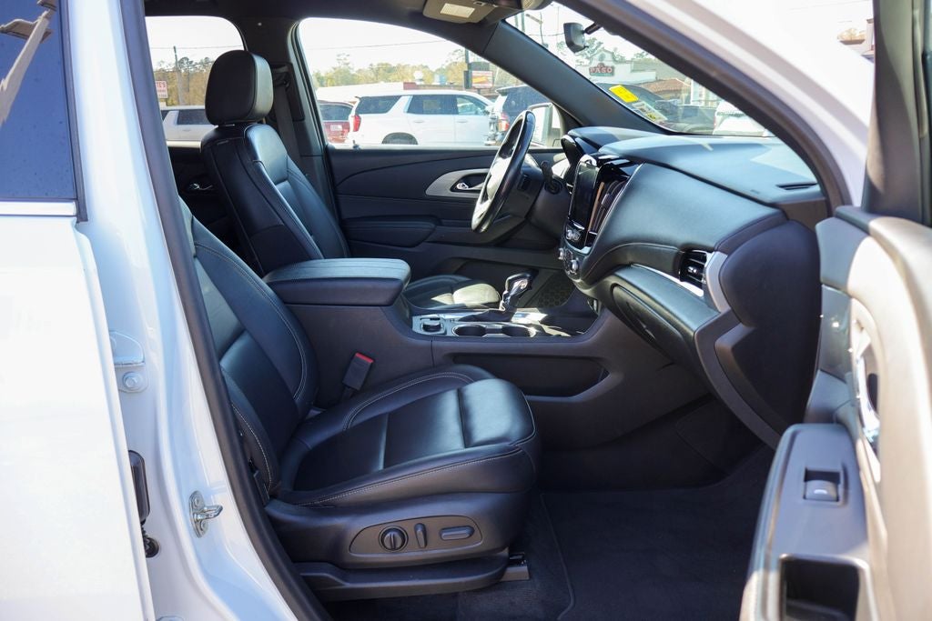 2022 Chevrolet Traverse LT Leather