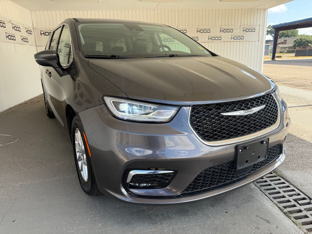 2023 Chrysler Pacifica Touring L's photo