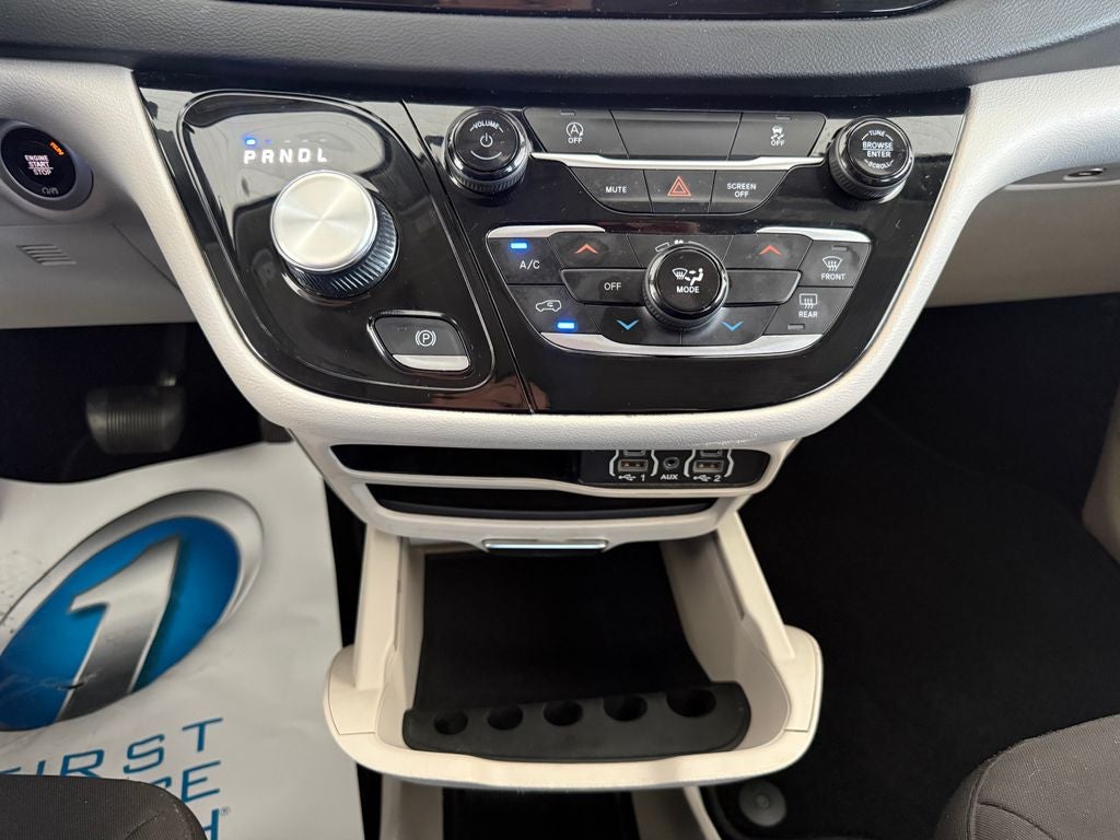 2023 Chrysler Voyager LX