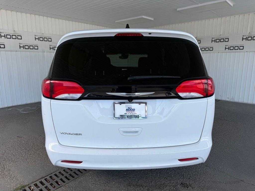 2023 Chrysler Voyager LX