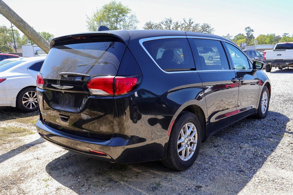 2023 Chrysler Voyager LX