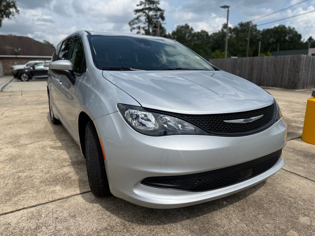 2023 Chrysler Voyager LX