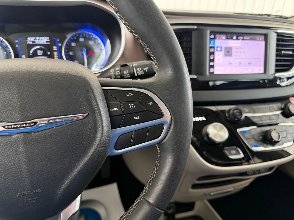 2023 Chrysler Voyager LX