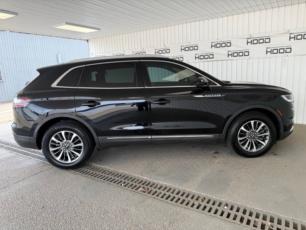 2022 Lincoln Nautilus Standard