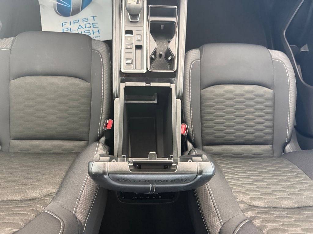 2023 Nissan Pathfinder SV