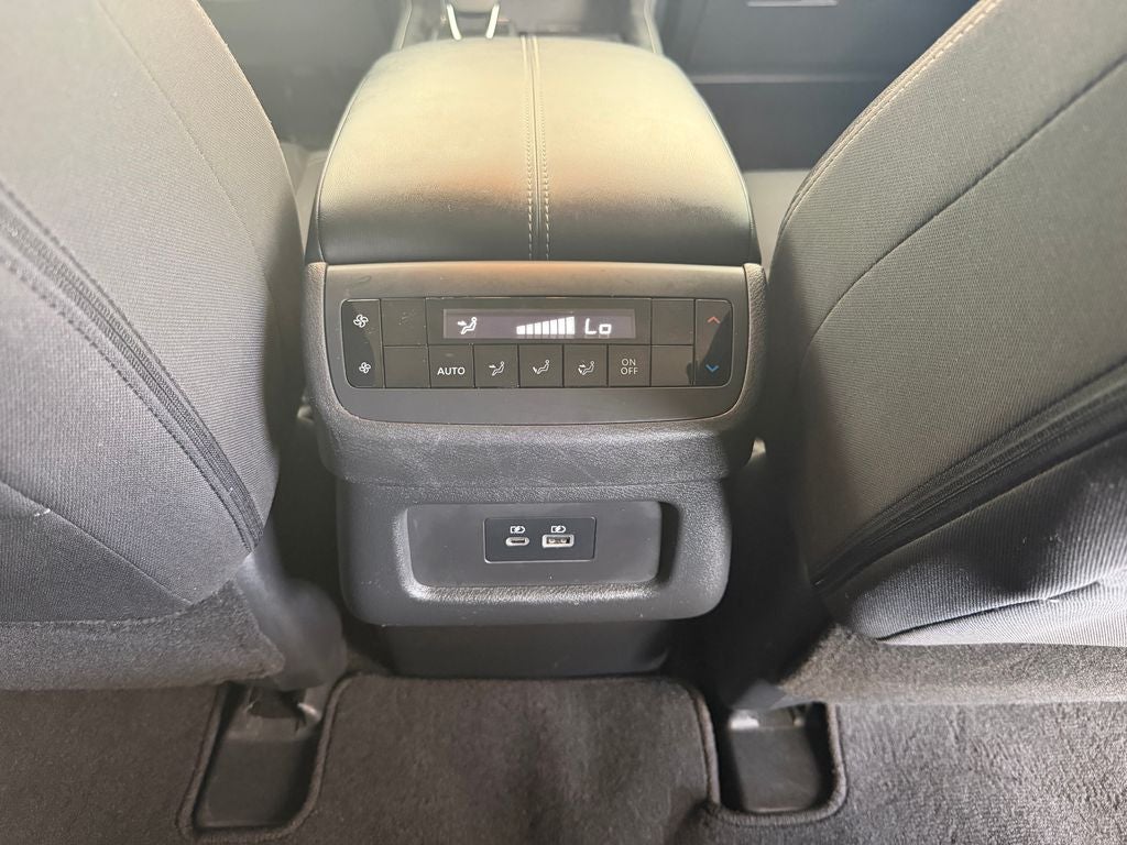 2023 Nissan Pathfinder SV