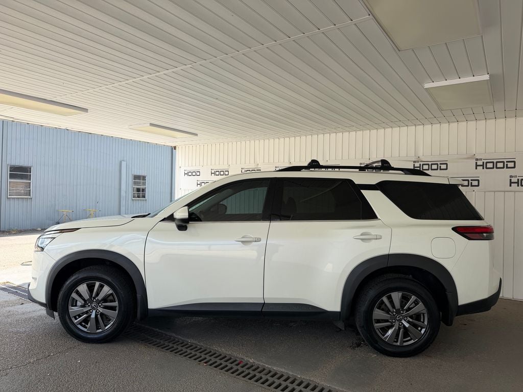2023 Nissan Pathfinder SV