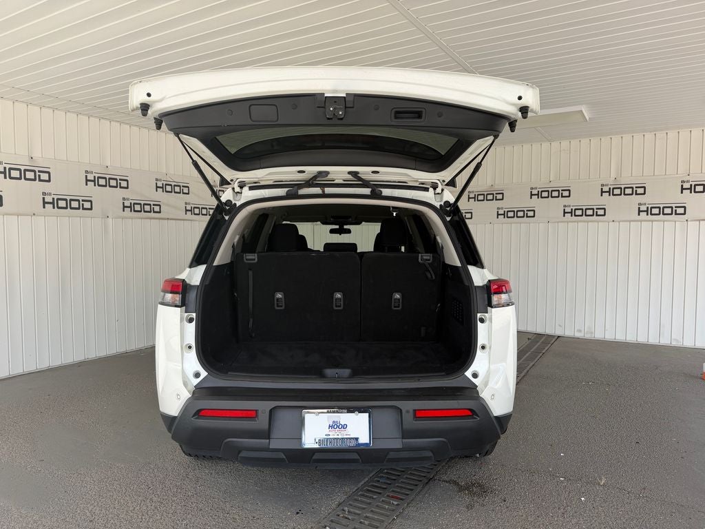2023 Nissan Pathfinder SV