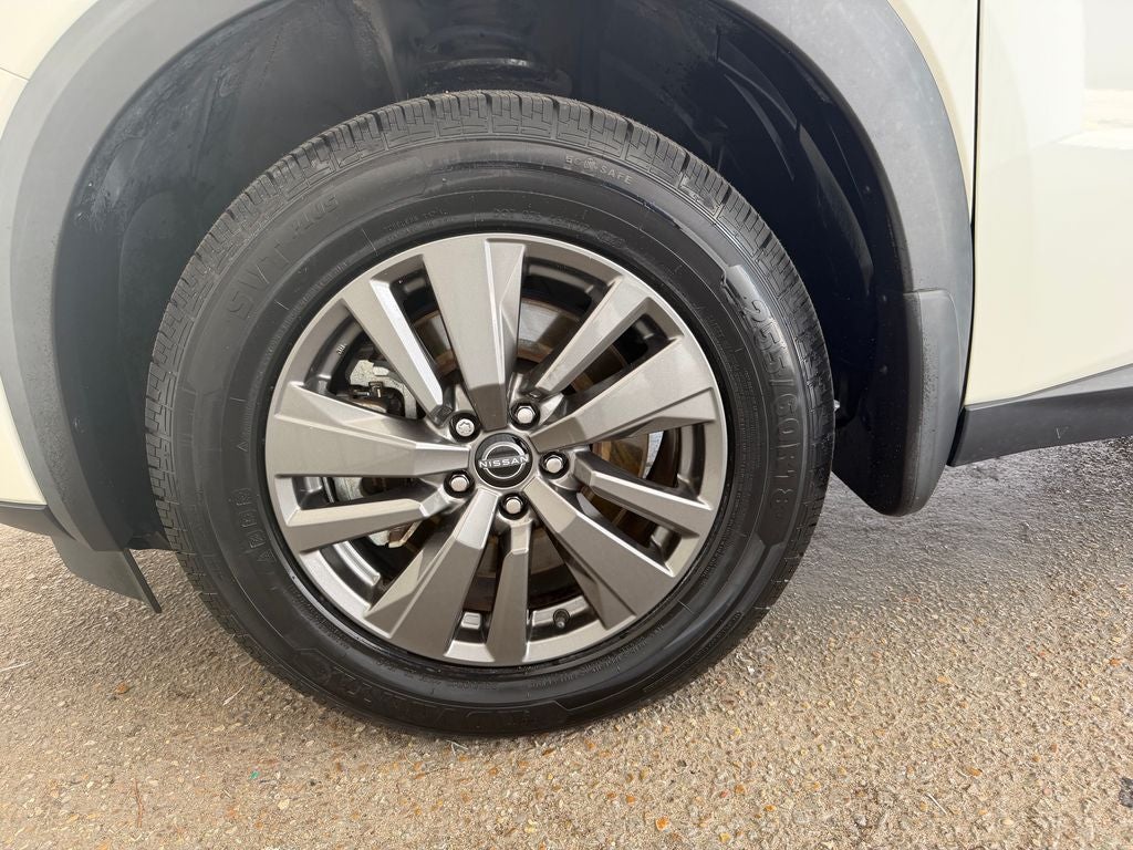 2023 Nissan Pathfinder SV