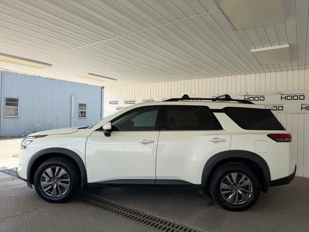 2023 Nissan Pathfinder SV