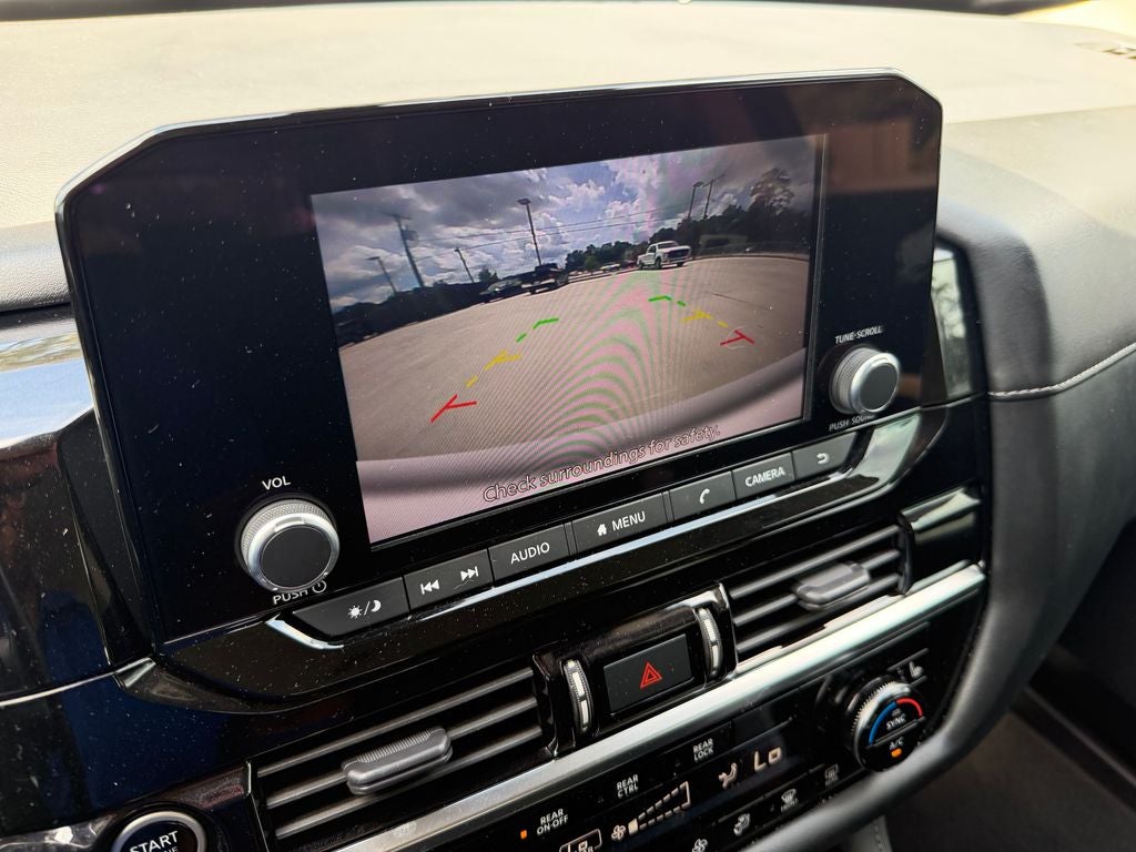 2023 Nissan Pathfinder SV