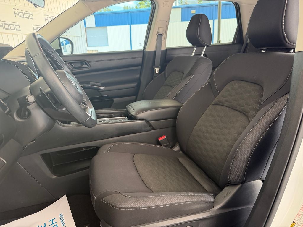 2023 Nissan Pathfinder SV
