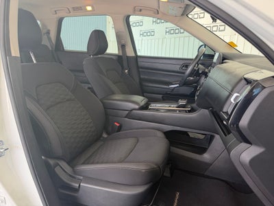 2023 Nissan Pathfinder SV