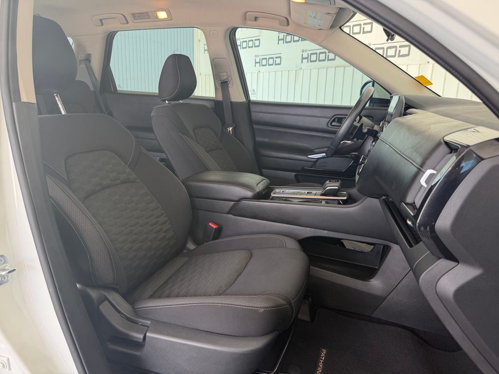 2023 Nissan Pathfinder SV