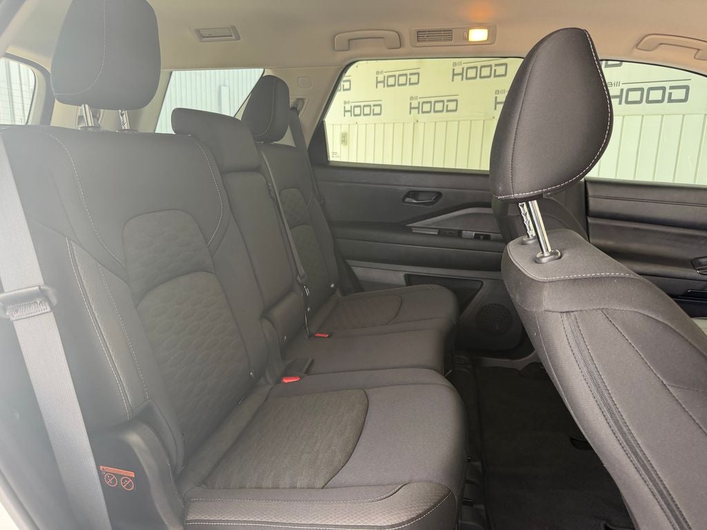 2023 Nissan Pathfinder SV