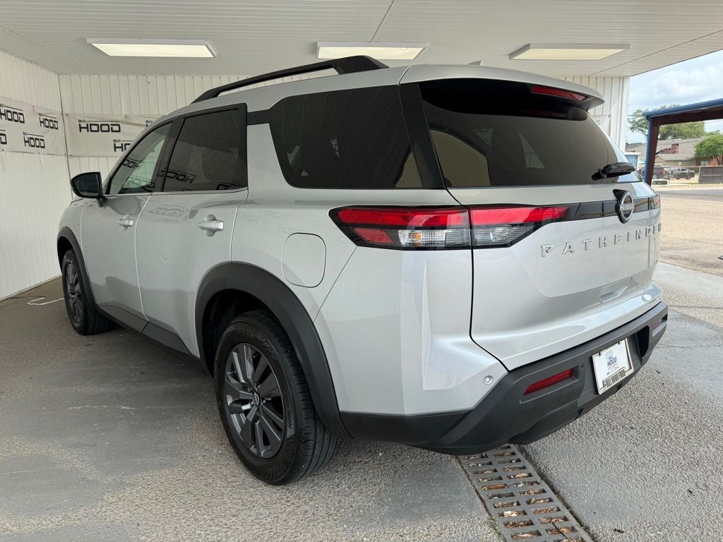 2025 Nissan Pathfinder SV