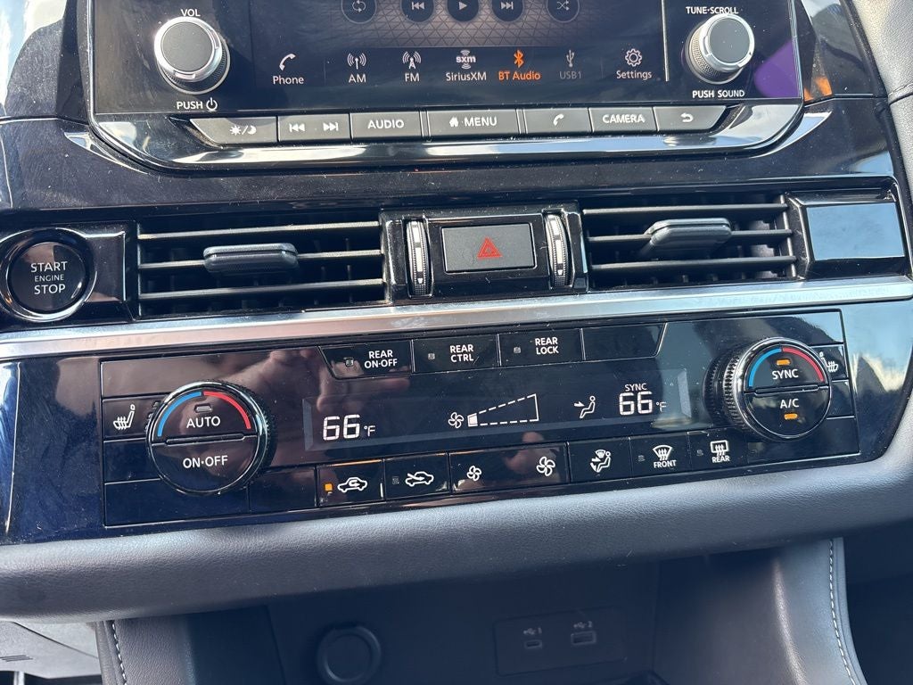 2025 Nissan Pathfinder SV