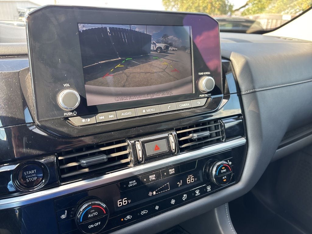 2025 Nissan Pathfinder SV