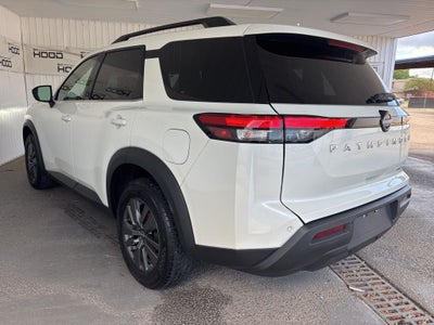 2024 Nissan Pathfinder SV