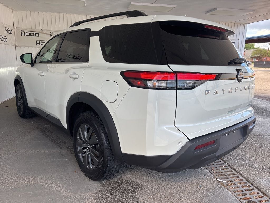 2024 Nissan Pathfinder SV