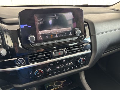 2024 Nissan Pathfinder SV