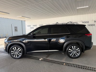 2022 Nissan Pathfinder Platinum