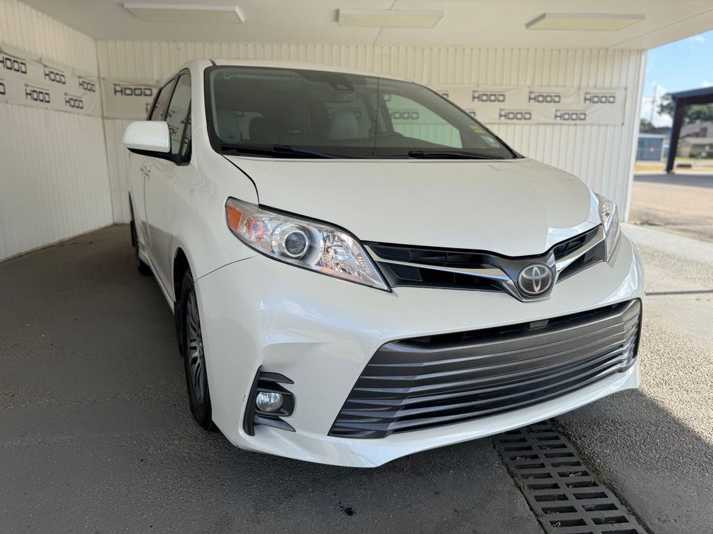 2018 Toyota Sienna XLE 8 Passenger