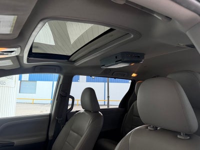 2018 Toyota Sienna XLE 8 Passenger