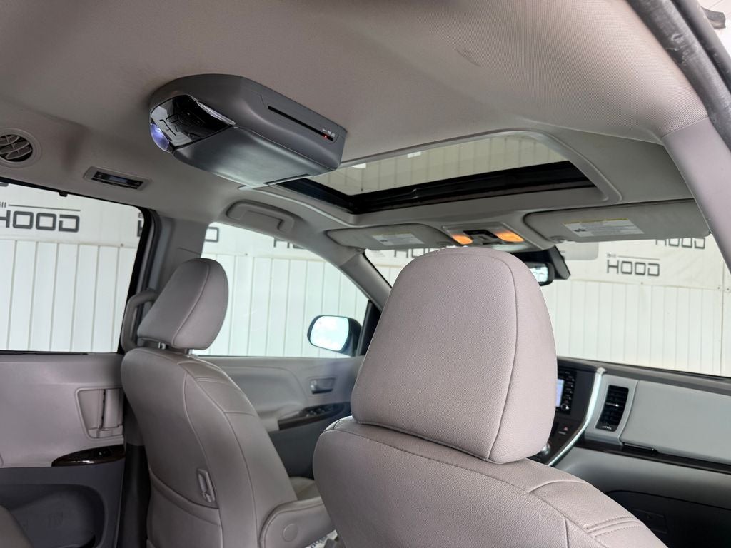 2018 Toyota Sienna XLE 8 Passenger