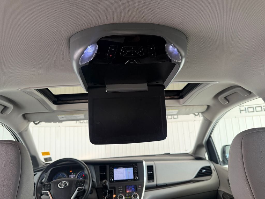 2018 Toyota Sienna XLE 8 Passenger