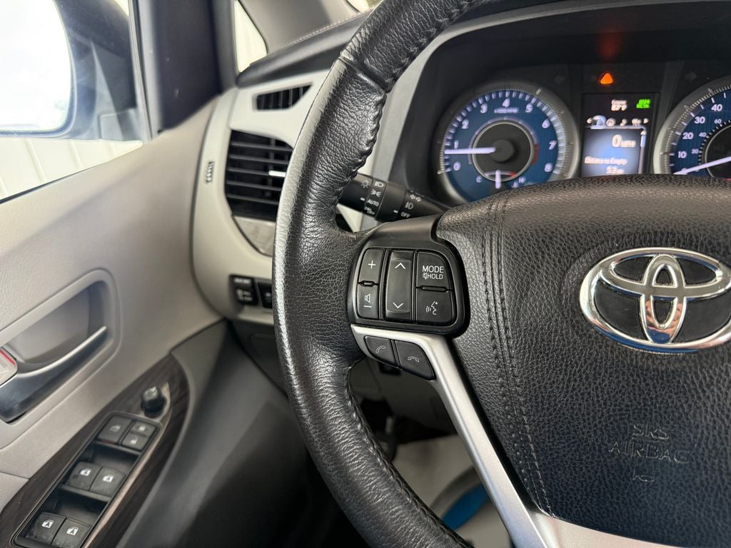 2018 Toyota Sienna XLE 8 Passenger