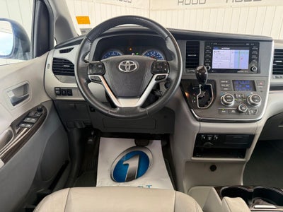2018 Toyota Sienna XLE 8 Passenger