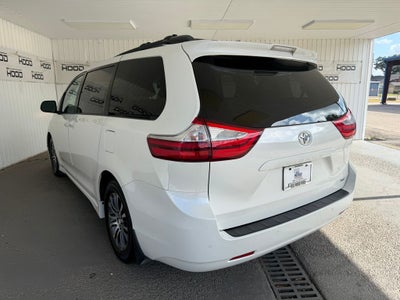 2018 Toyota Sienna XLE 8 Passenger