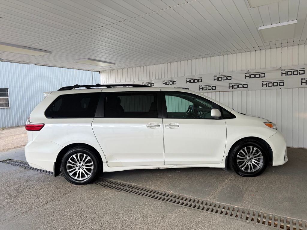 2018 Toyota Sienna XLE 8 Passenger