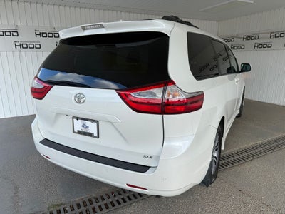 2018 Toyota Sienna XLE 8 Passenger