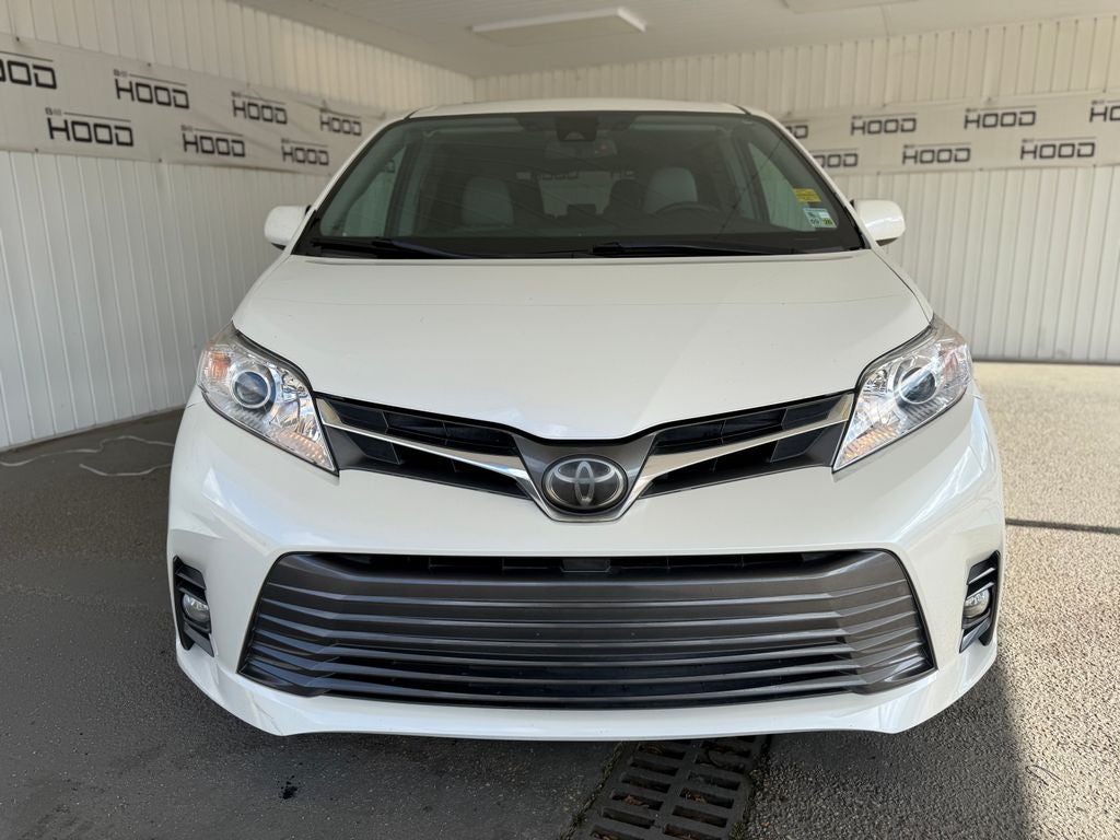 2018 Toyota Sienna XLE 8 Passenger
