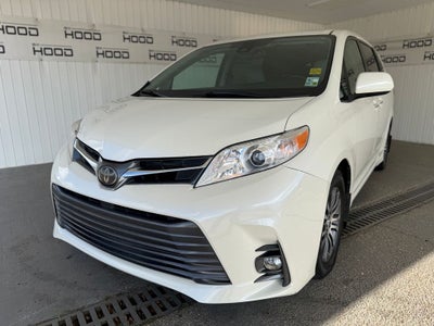 2018 Toyota Sienna XLE 8 Passenger