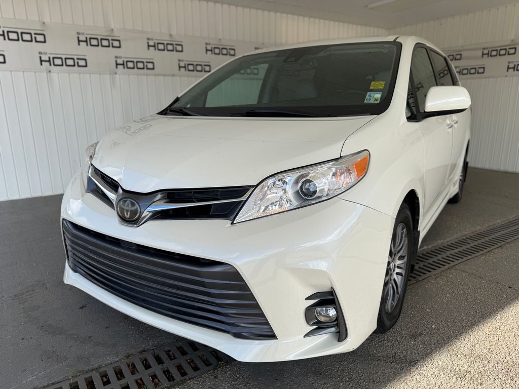 2018 Toyota Sienna XLE 8 Passenger