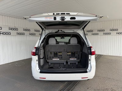 2018 Toyota Sienna XLE 8 Passenger