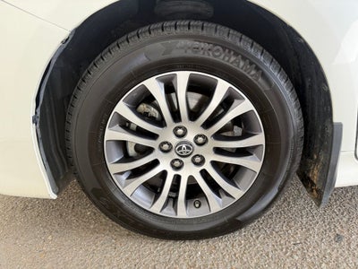 2018 Toyota Sienna XLE 8 Passenger