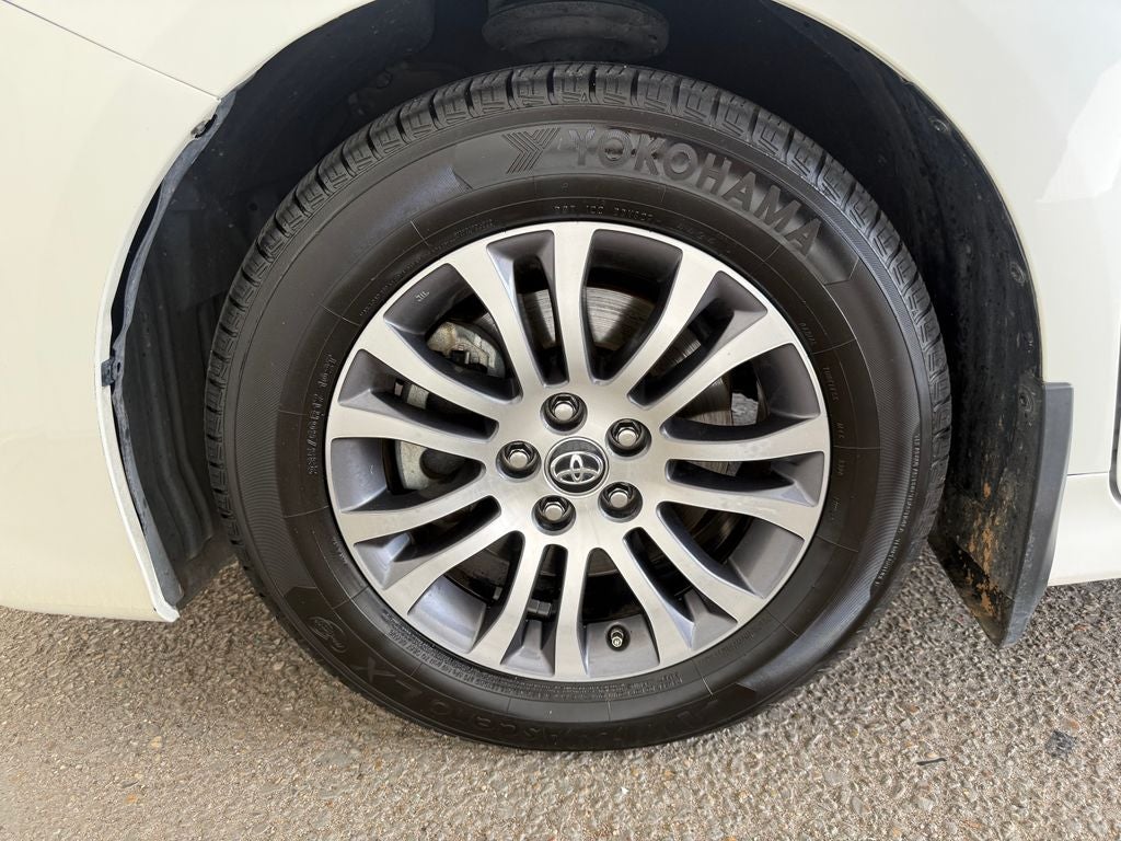 2018 Toyota Sienna XLE 8 Passenger