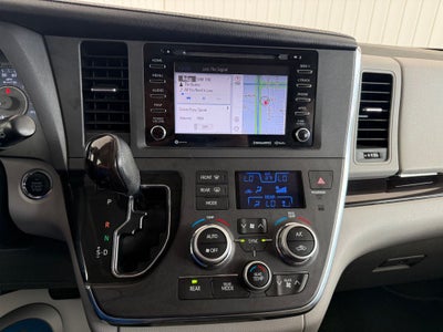 2018 Toyota Sienna XLE 8 Passenger