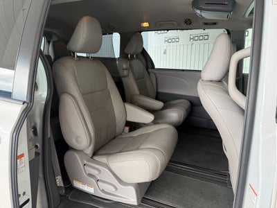 2018 Toyota Sienna XLE 8 Passenger