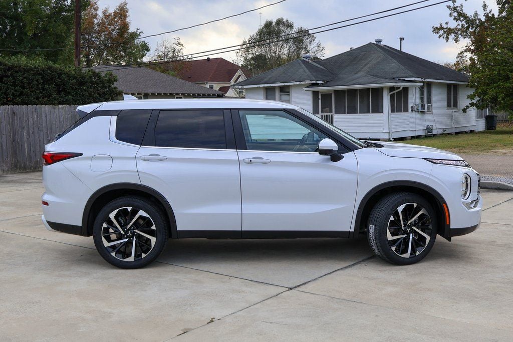2024 Mitsubishi Outlander SE