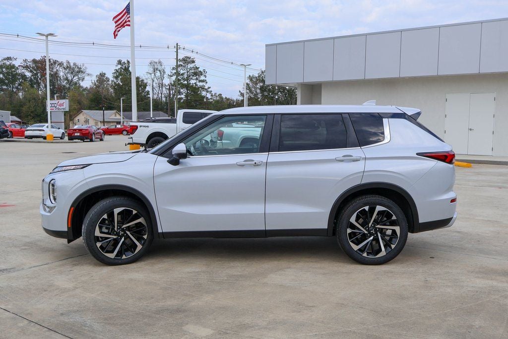 2024 Mitsubishi Outlander SE