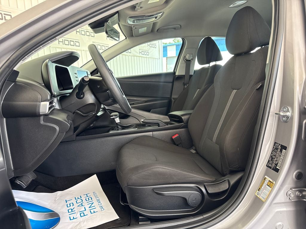 2025 Hyundai Elantra SE