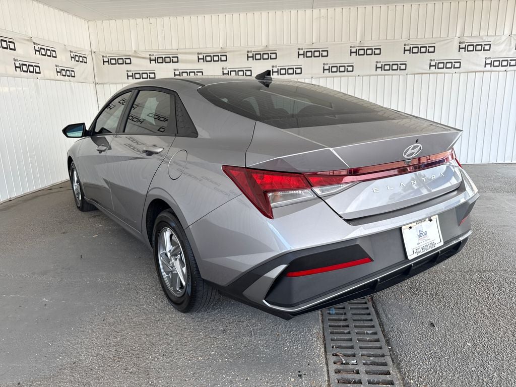 2025 Hyundai Elantra SE